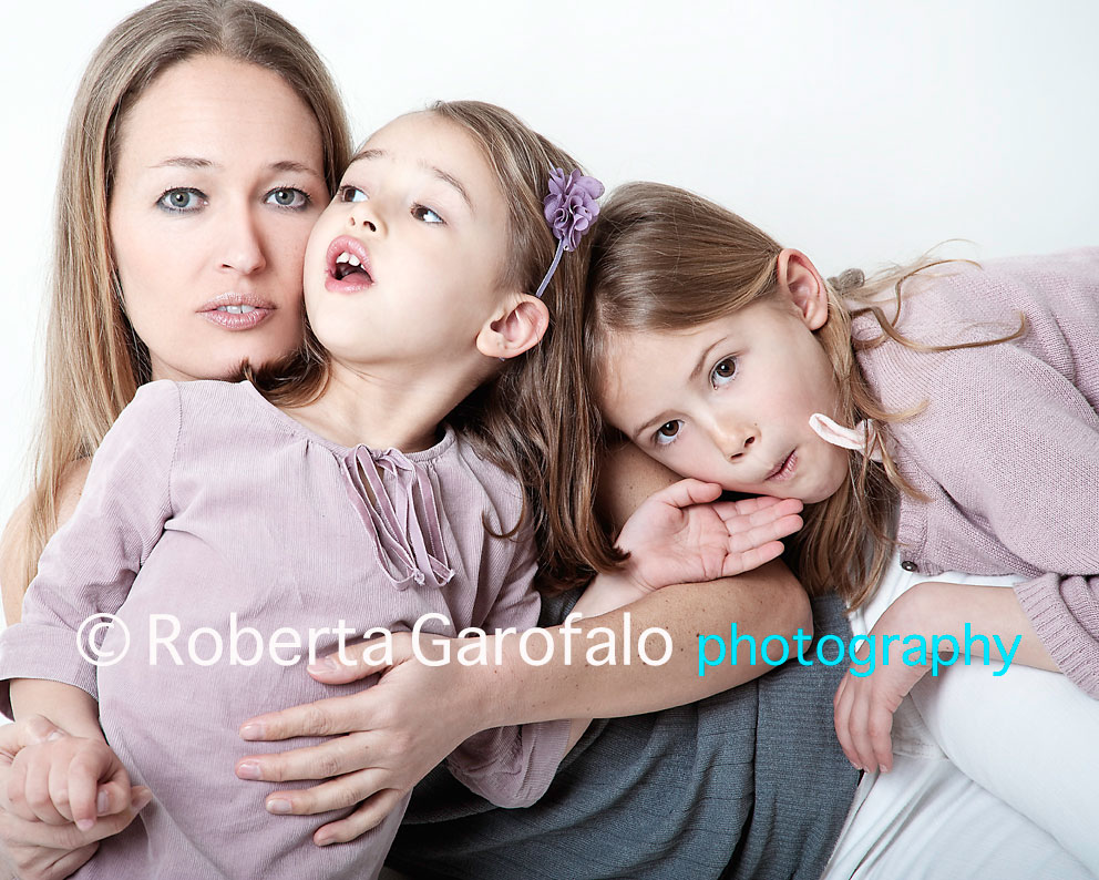Fotografia di due bambine con la mamma