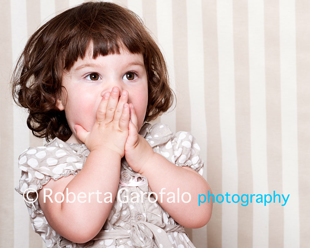 © ROBERTA GAROFALO-BLOG 2011- Fotografia di bambina in studio