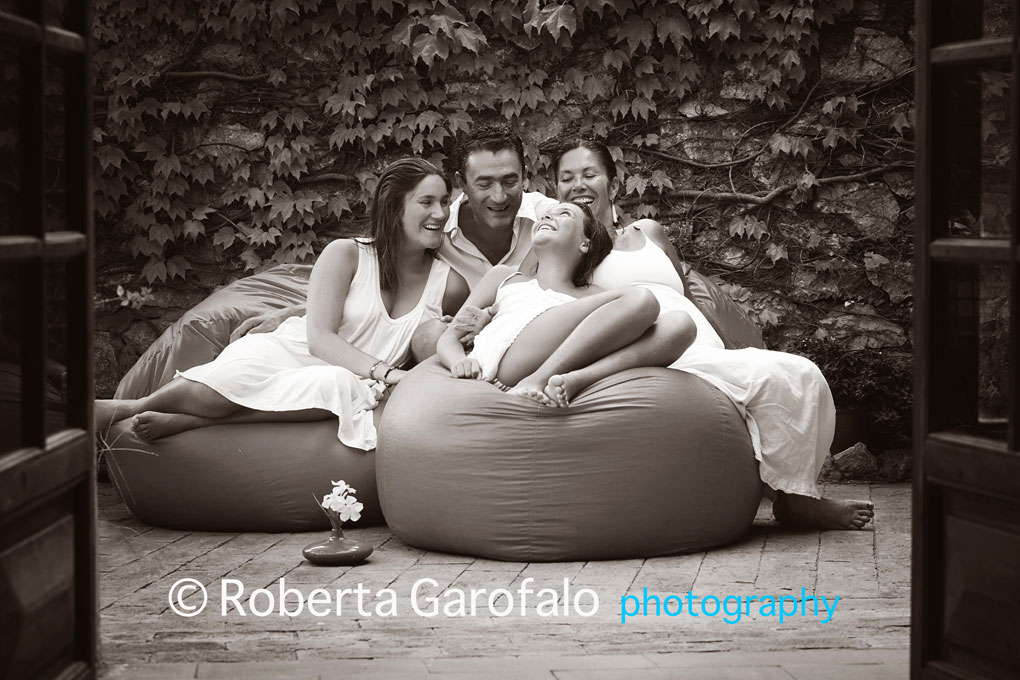 Fotografia contemporanea di famiglia in bianco e nero