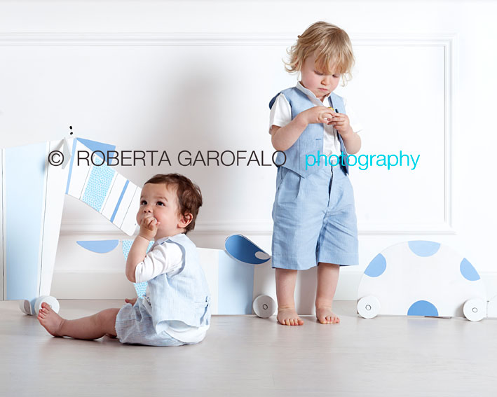 Lookbook - Foto con due bambini in azzurro