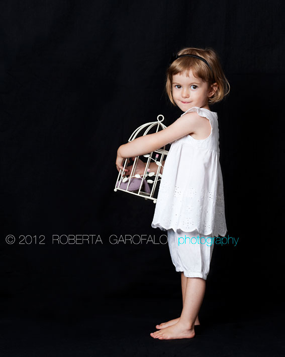 Fotografia bambina con gabbia shabby