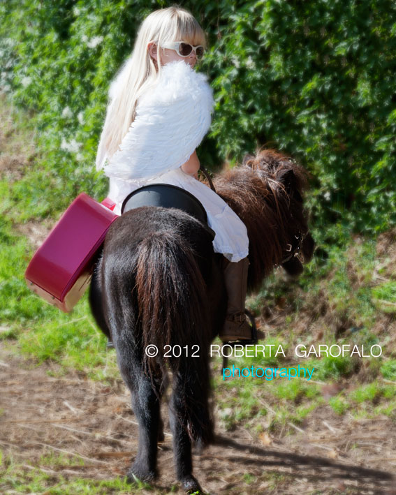 Fotografia di bambina a cavallo - Ritratto ambientato