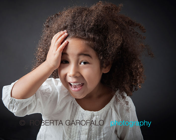 Fotografia di bambina sorpresa