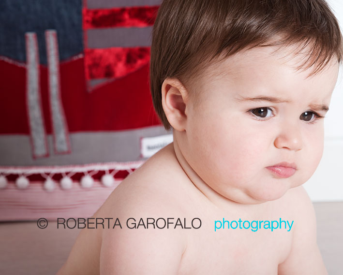 Sessione fotografica bambino, Roma. Fotografia bambino imbronciato. Roberta Garofalo, Fotografo professionista di Maternità, Neonati, Bambini e Famiglie, Roma