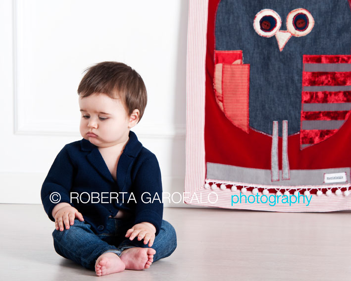 Sessione fotografica bambino, Roma. Foto bambino imbronciato. Roberta Garofalo, Fotografo professionista di Maternità, Neonati, Bambini e Famiglie, Roma